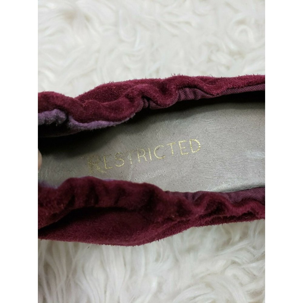 Restricted Delilah Size 9.5 Suede Wedge Pump With Flower Burgendy - Picture 3 of 3